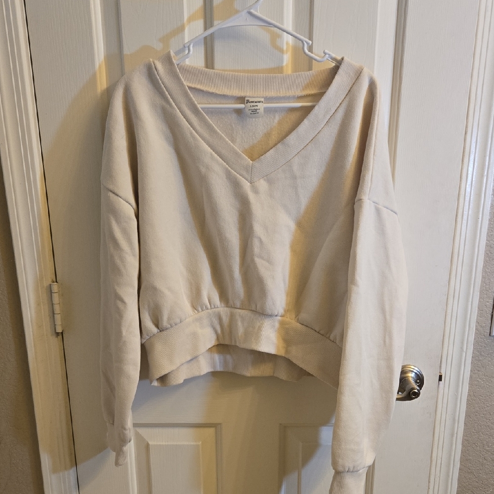 No Boundaries Cream V-Neck Sweater Sz L